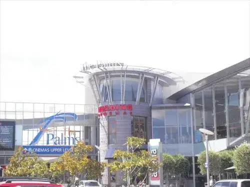 家から歩いて約10分スーパーやレストラン等が入っているPalmsショッピングモール