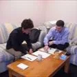 ホストファザーからプライベート英会話レッスンを受けるゲスト