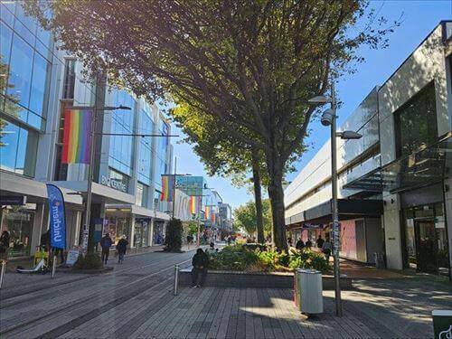 どんどん形づくられているクライストチャーチ中心部トラムが走るCashel Street