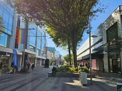 トラムが走るCashel ストリート どんどん形づくられているクライストチャーチ中心部トラムが走るCashel Street