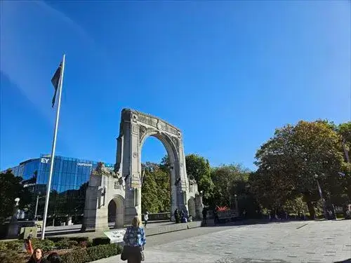 1924年建てられた戦争記念碑 追憶の橋 1924年建てられた戦争記念碑 追憶の橋t