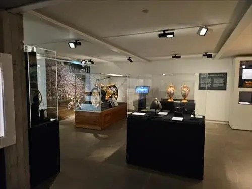 現在仮オープン中のカンタベリー博物館内などの展示物 現在仮オープン中のクライストチャーチにあるカンタベリー博物館内のツボやゴールドバイクなどの展示物